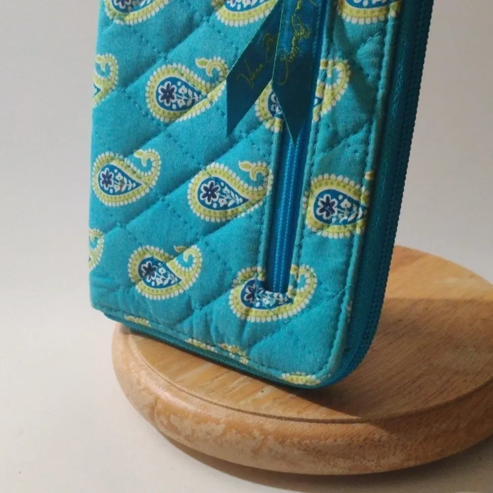 Vera Bradley Baby Blue Paisley Clutch‎ Wallet - Picture 3 of 16